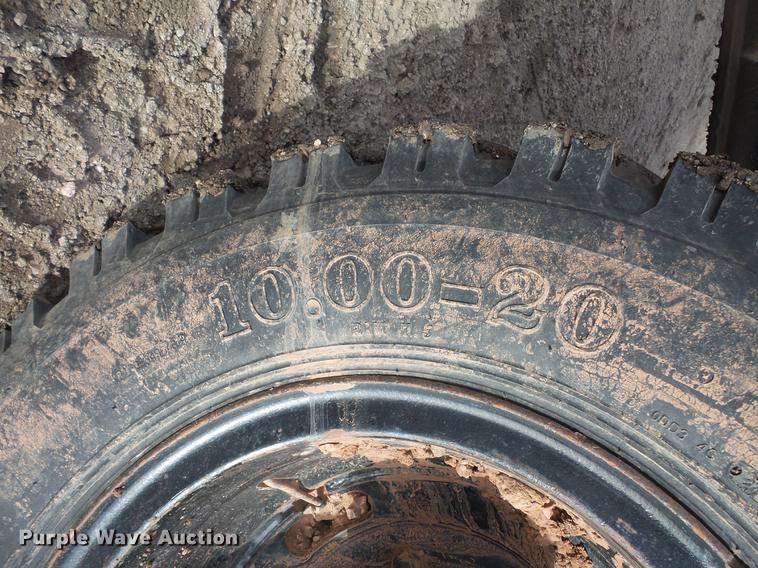 image for item DV9673 1985 Caterpillar 206 rubber tire excavator