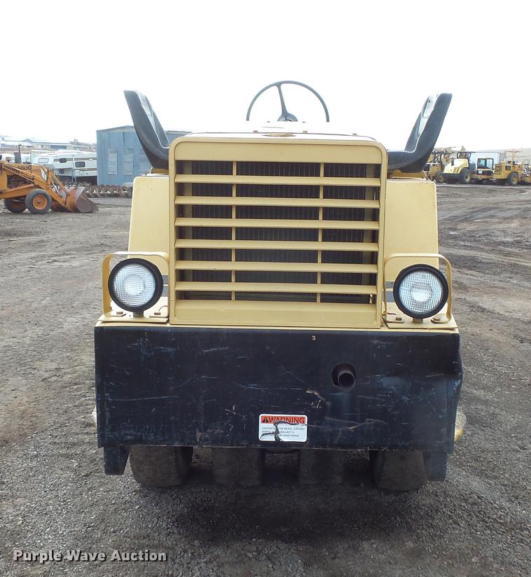 image for item DV9676 Hyster C530A pneumatic roller