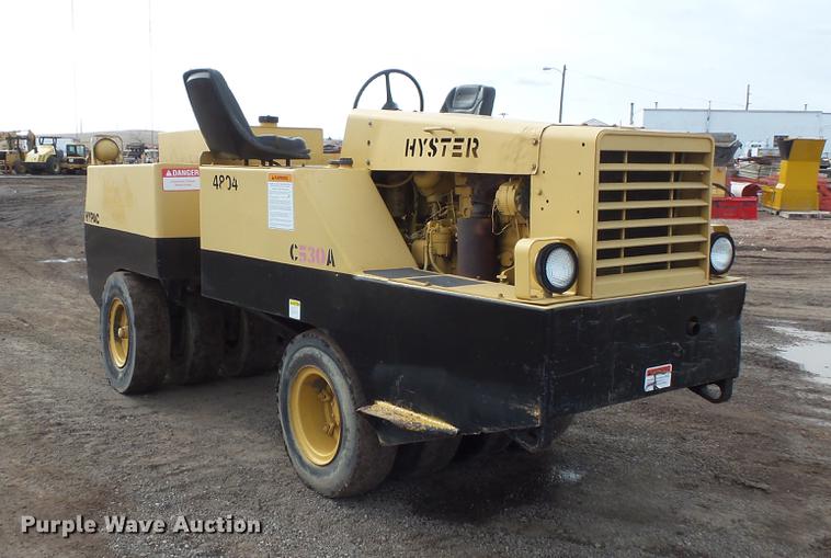 image for item DV9676 Hyster C530A pneumatic roller