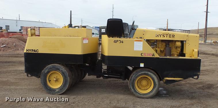 image for item DV9676 Hyster C530A pneumatic roller