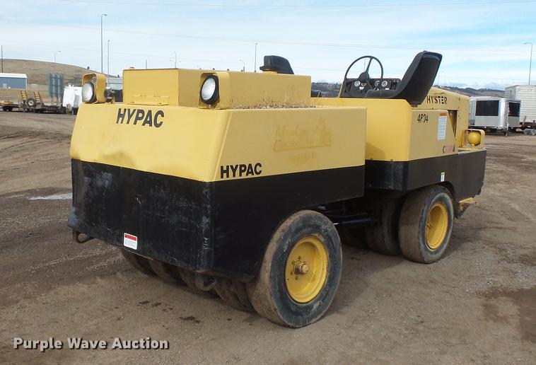 image for item DV9676 Hyster C530A pneumatic roller