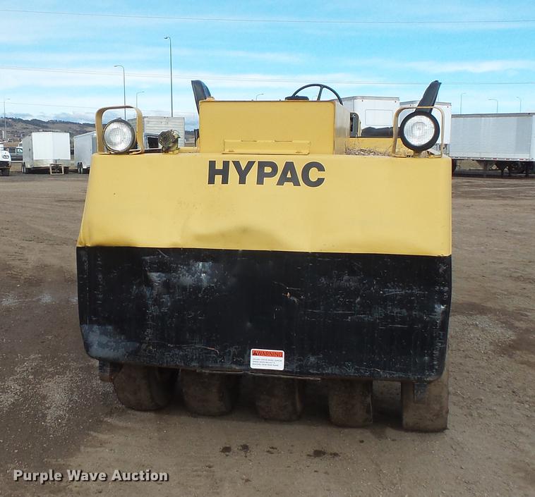 image for item DV9676 Hyster C530A pneumatic roller