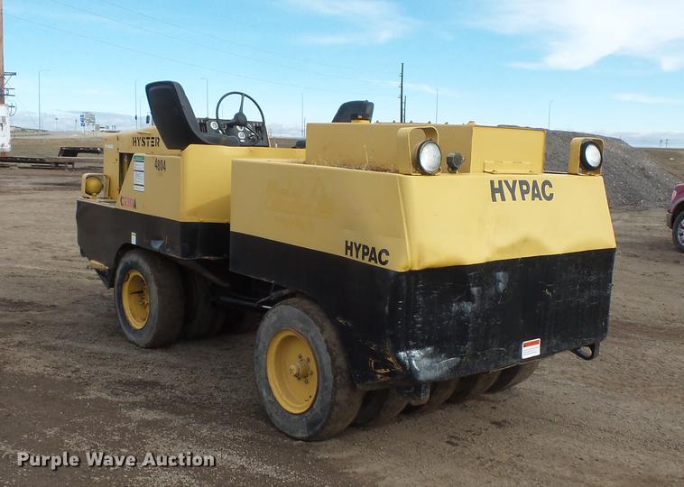 image for item DV9676 Hyster C530A pneumatic roller