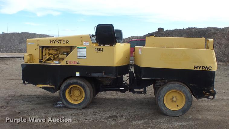 image for item DV9676 Hyster C530A pneumatic roller