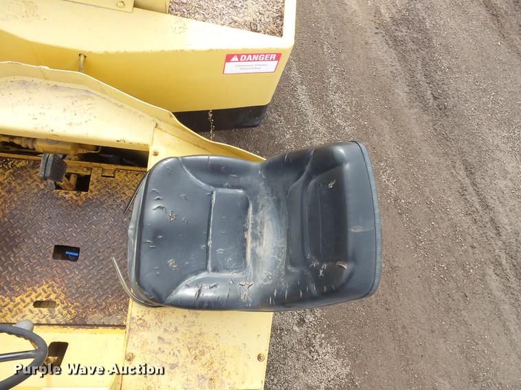 image for item DV9676 Hyster C530A pneumatic roller