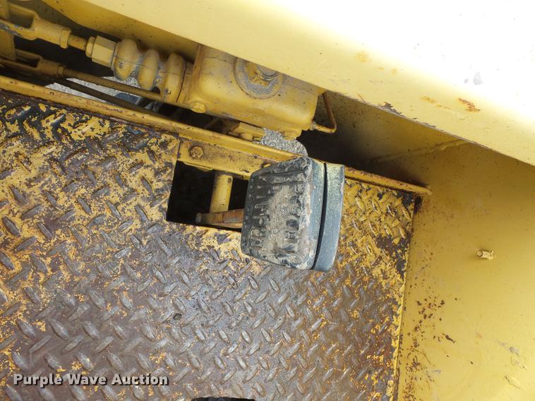 image for item DV9676 Hyster C530A pneumatic roller