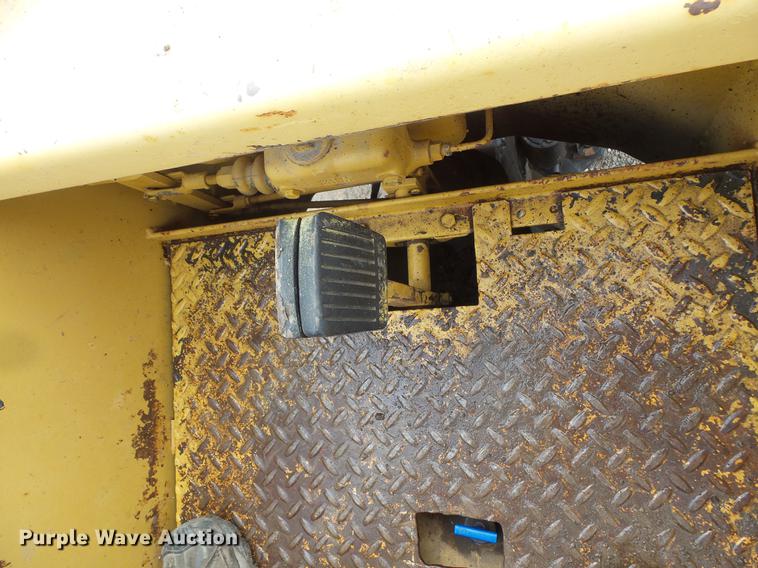 image for item DV9676 Hyster C530A pneumatic roller