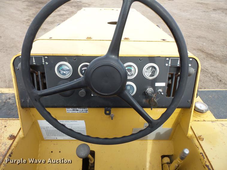 image for item DV9676 Hyster C530A pneumatic roller