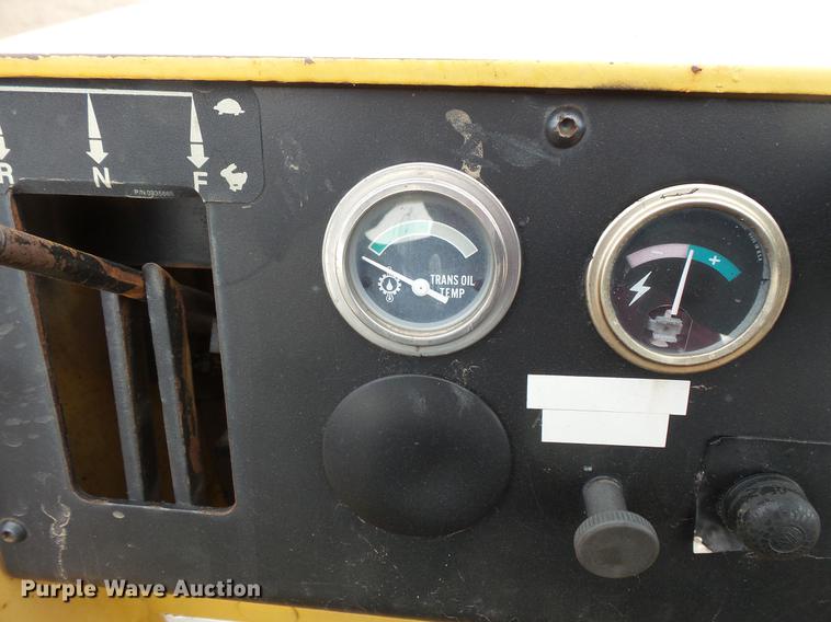 image for item DV9676 Hyster C530A pneumatic roller