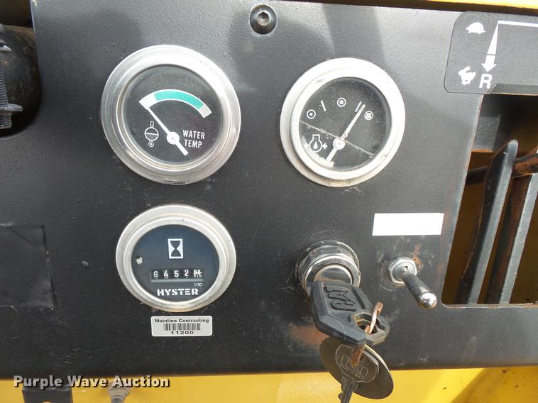 image for item DV9676 Hyster C530A pneumatic roller