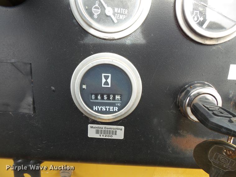 image for item DV9676 Hyster C530A pneumatic roller