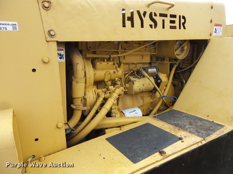 image for item DV9676 Hyster C530A pneumatic roller