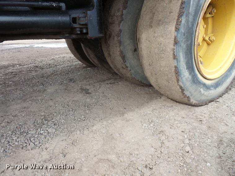 image for item DV9676 Hyster C530A pneumatic roller