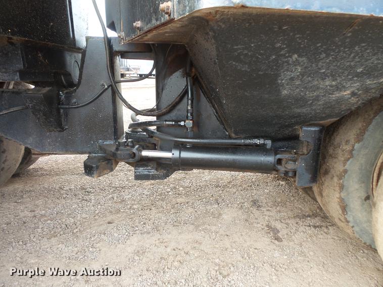 image for item DV9676 Hyster C530A pneumatic roller