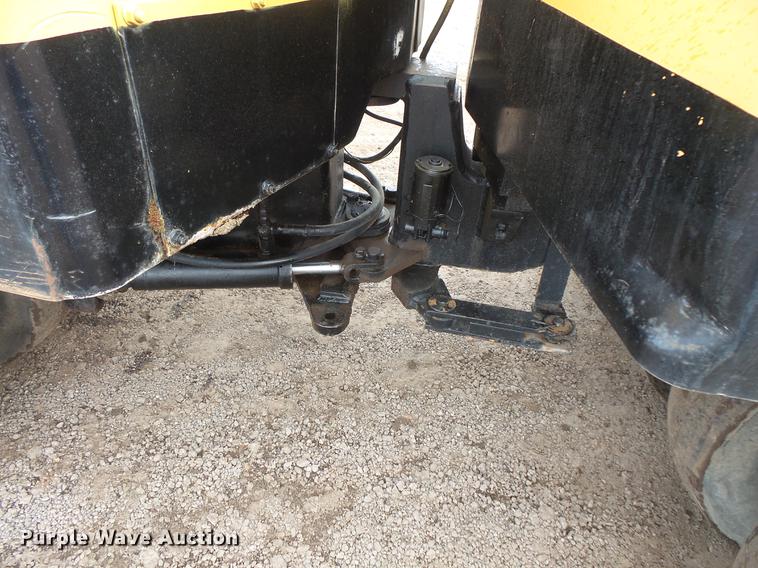 image for item DV9676 Hyster C530A pneumatic roller