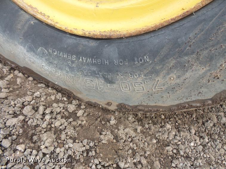 image for item DV9676 Hyster C530A pneumatic roller