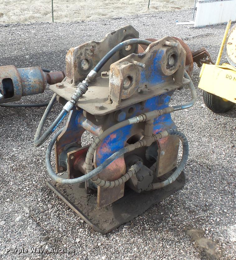 image for item DV9678 Plate compactor