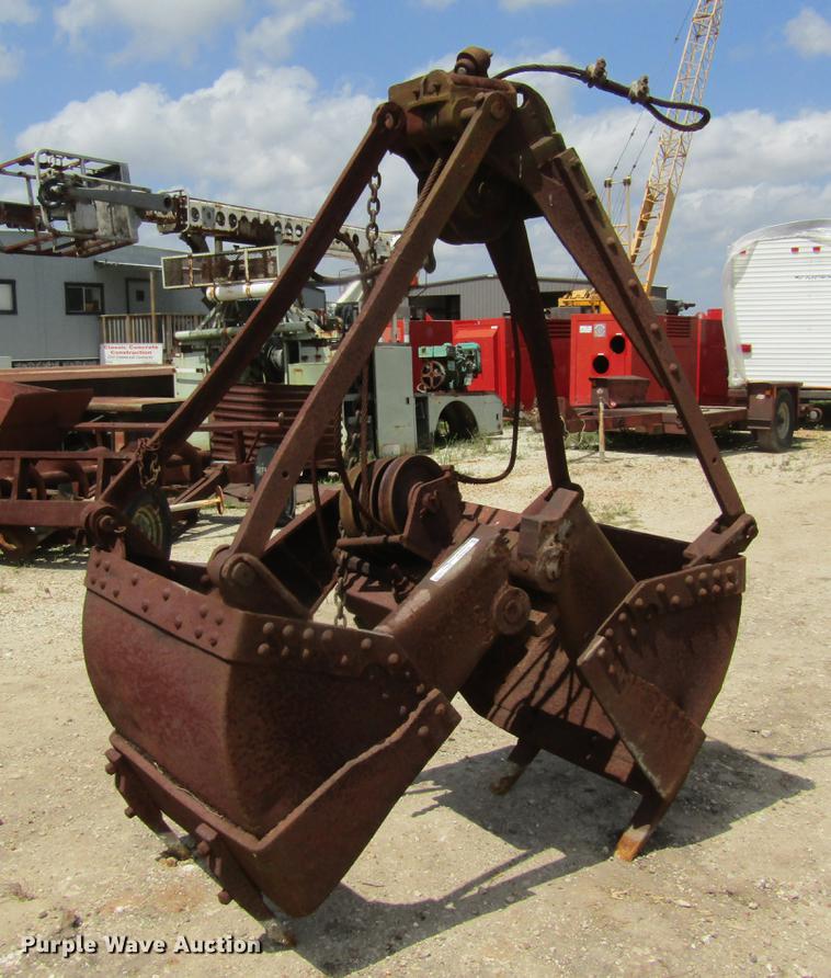 Clamshell bucket in Dayton, TX Item DW9259 sold Purple Wave