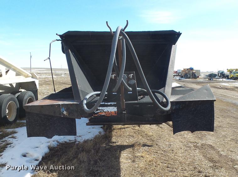 image for item DX9049 1991 Red River LB240 live bottom trailer