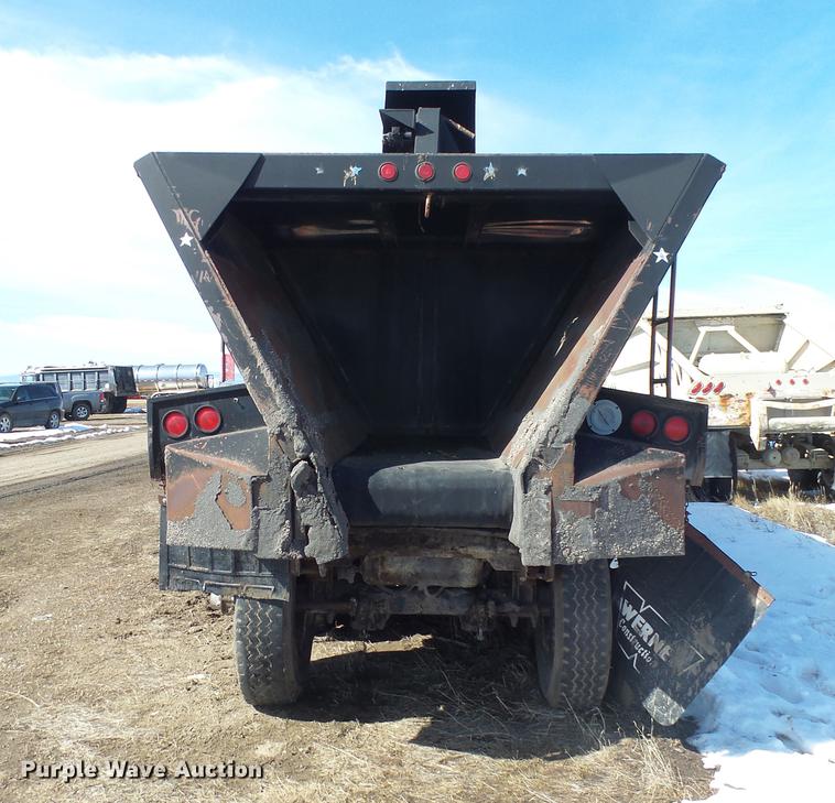 image for item DX9049 1991 Red River LB240 live bottom trailer