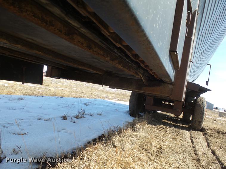 image for item DX9049 1991 Red River LB240 live bottom trailer