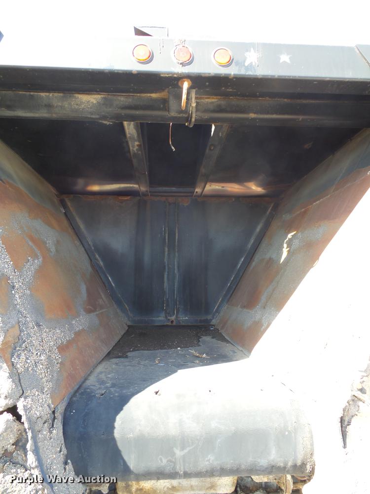 image for item DX9049 1991 Red River LB240 live bottom trailer