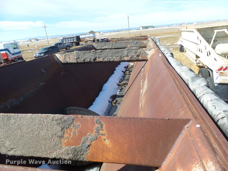 image for item DX9049 1991 Red River LB240 live bottom trailer