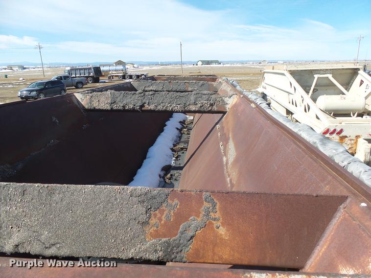 image for item DX9049 1991 Red River LB240 live bottom trailer