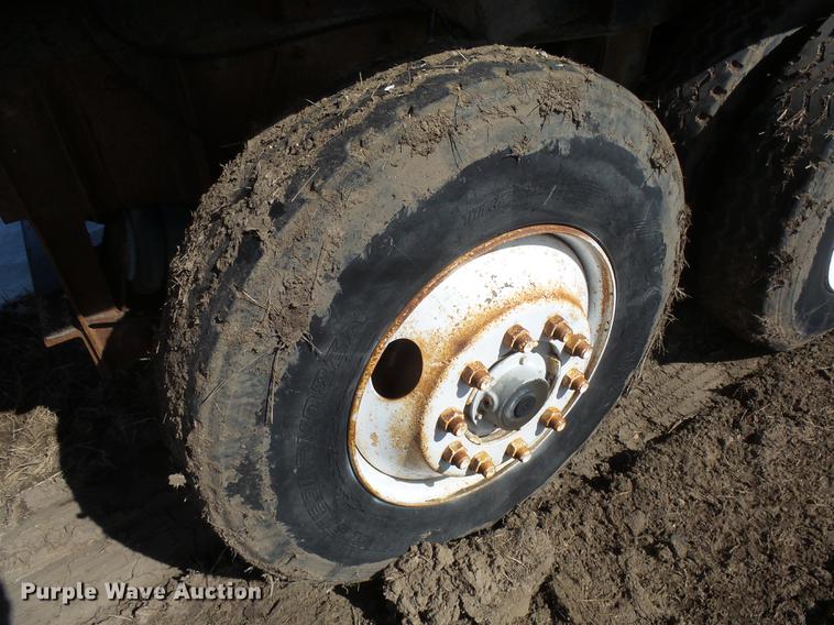 image for item DX9049 1991 Red River LB240 live bottom trailer