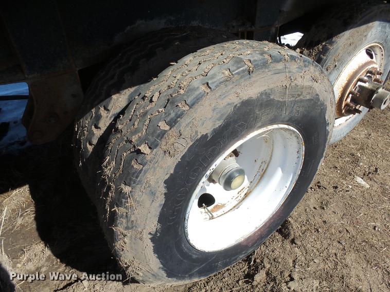 image for item DX9049 1991 Red River LB240 live bottom trailer