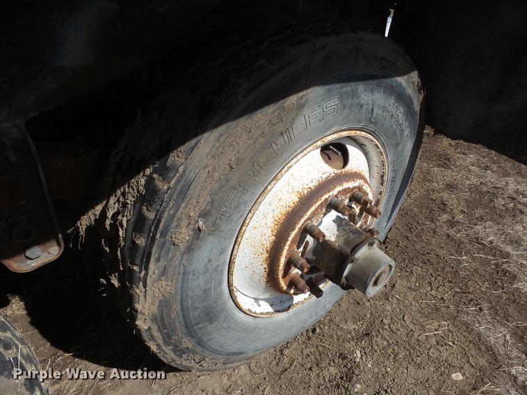 image for item DX9049 1991 Red River LB240 live bottom trailer