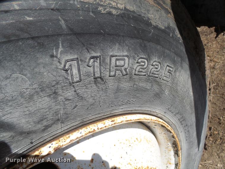 image for item DX9049 1991 Red River LB240 live bottom trailer