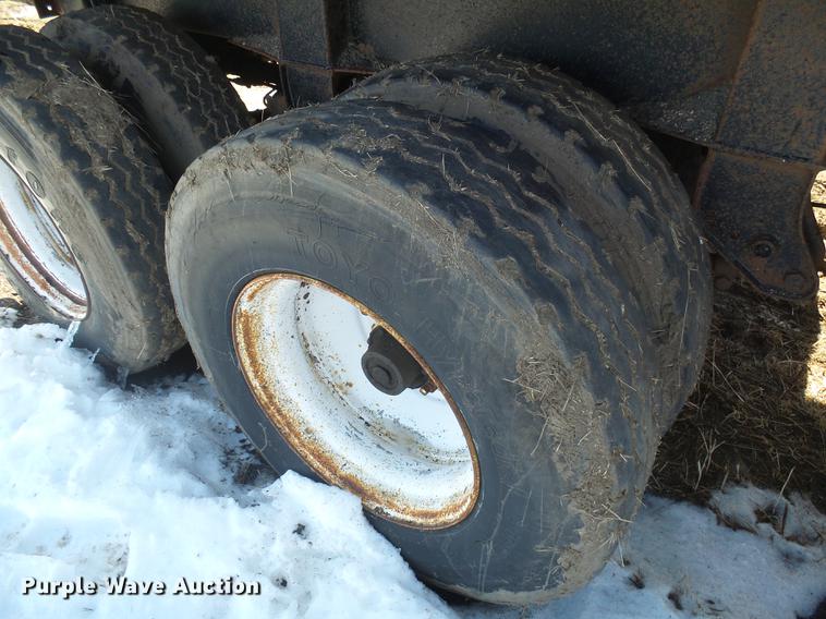 image for item DX9049 1991 Red River LB240 live bottom trailer