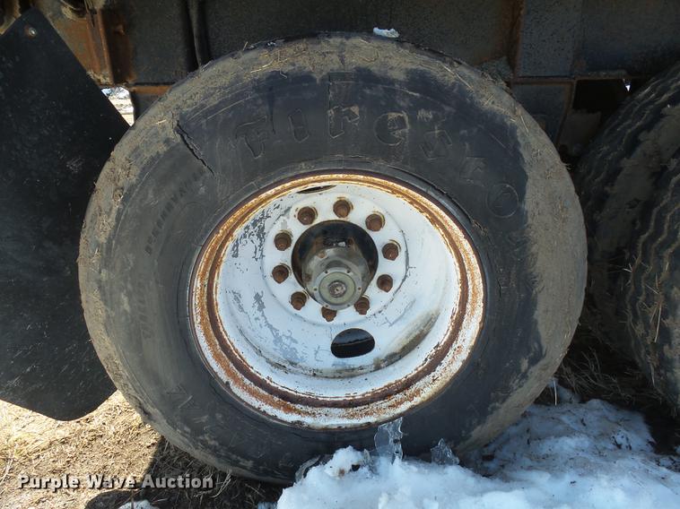 image for item DX9049 1991 Red River LB240 live bottom trailer