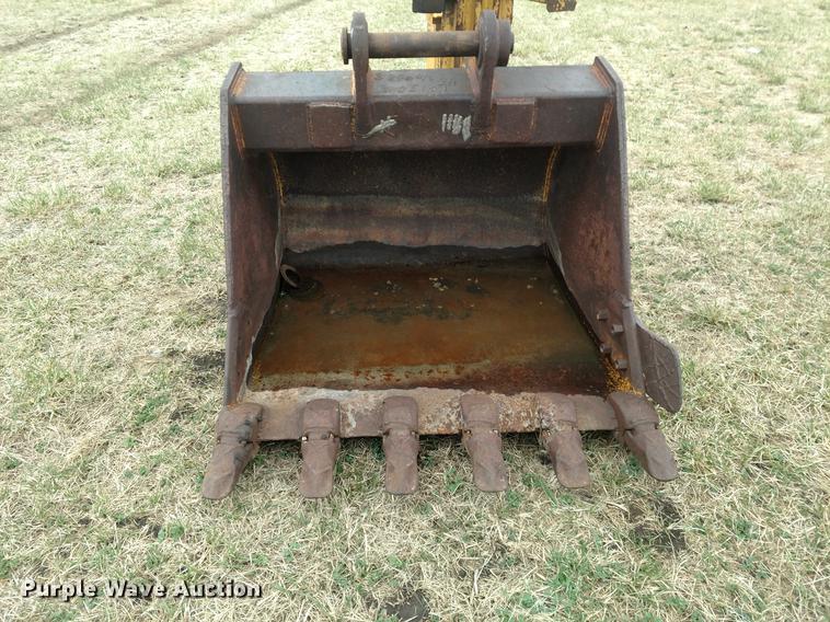 image for item DZ9137 Komatsu 48"W excavator bucket