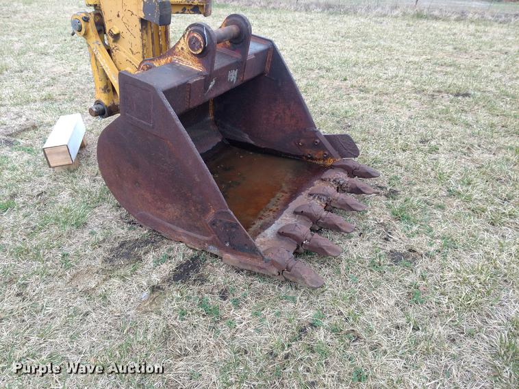 image for item DZ9137 Komatsu 48"W excavator bucket