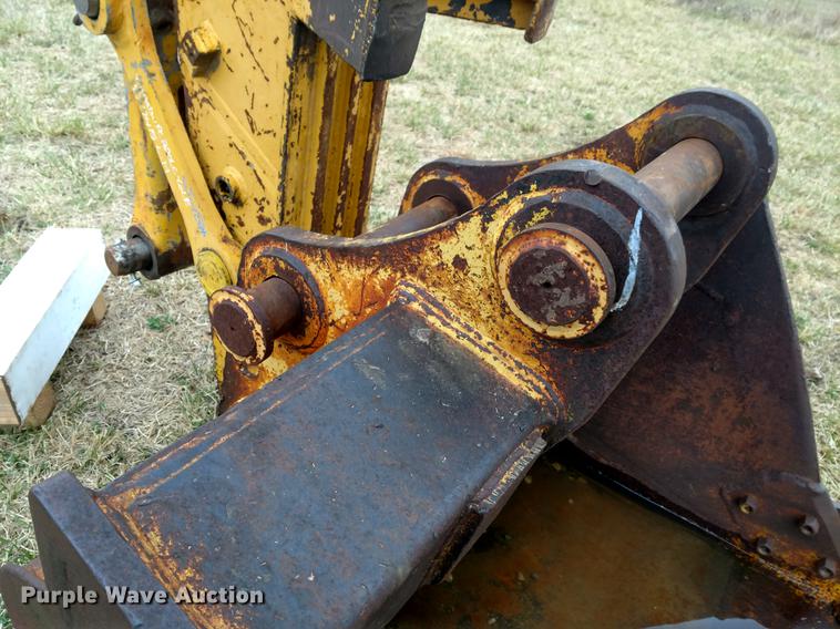 image for item DZ9137 Komatsu 48"W excavator bucket