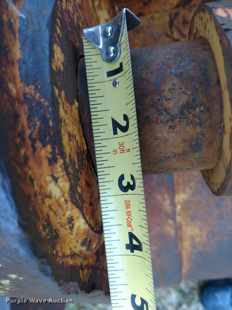 image for item DZ9137 Komatsu 48"W excavator bucket