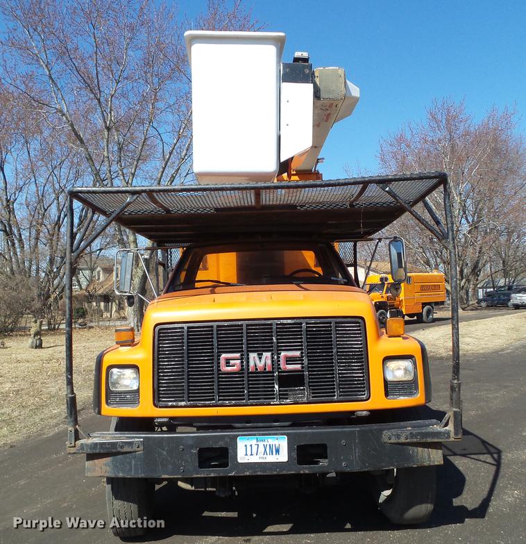 image for item DZ9277 2000 GMC C7500 bucket truck