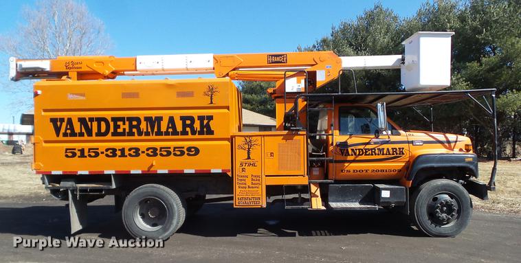 image for item DZ9277 2000 GMC C7500 bucket truck