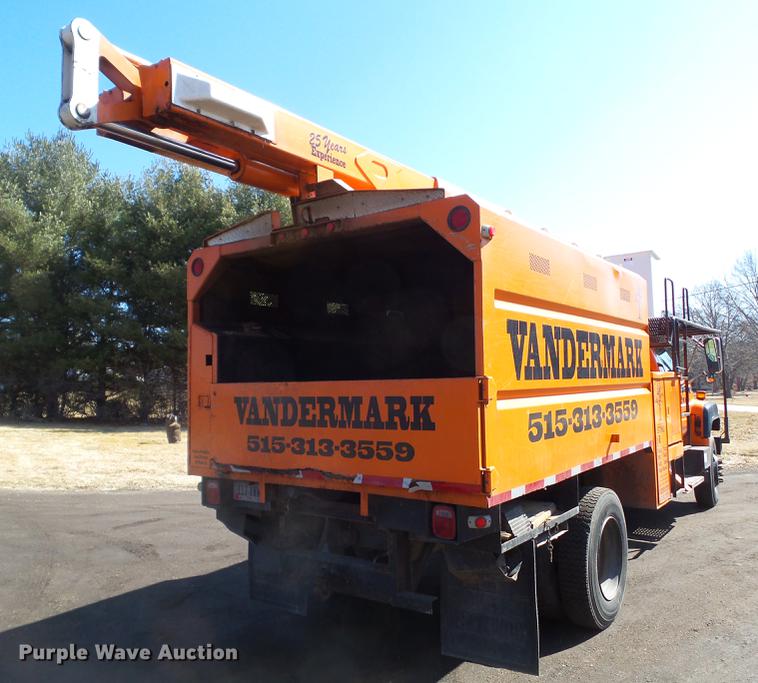 image for item DZ9277 2000 GMC C7500 bucket truck