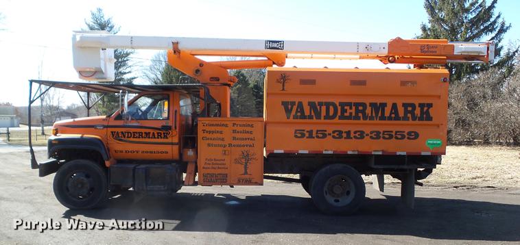 image for item DZ9277 2000 GMC C7500 bucket truck