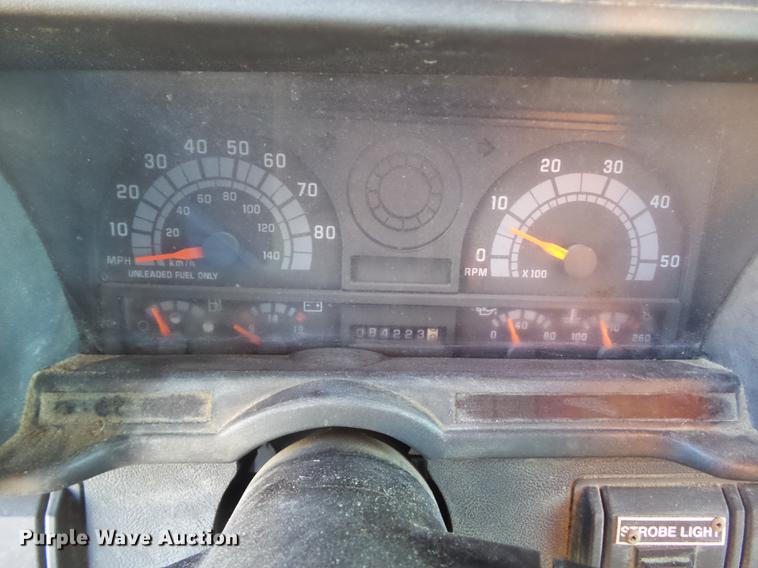 image for item DZ9277 2000 GMC C7500 bucket truck