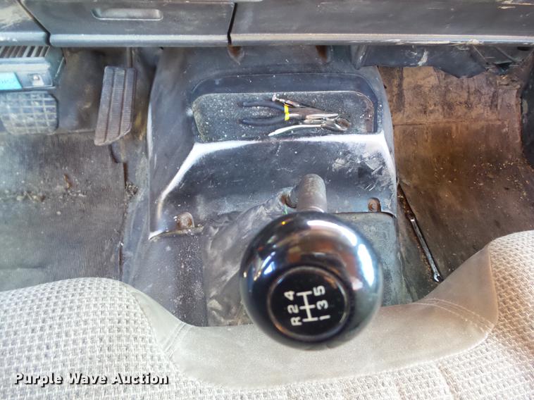 image for item DZ9277 2000 GMC C7500 bucket truck