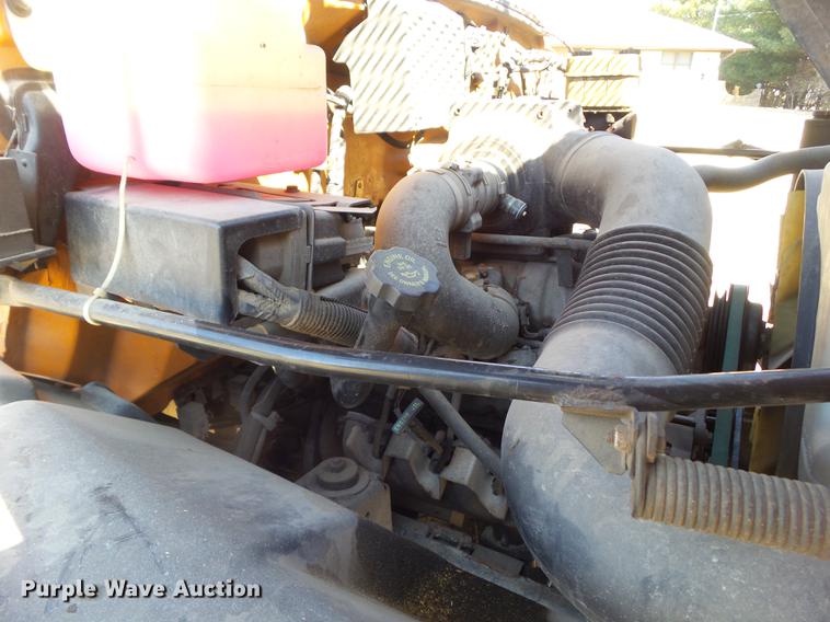 image for item DZ9277 2000 GMC C7500 bucket truck