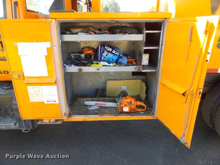 image for item DZ9277 2000 GMC C7500 bucket truck