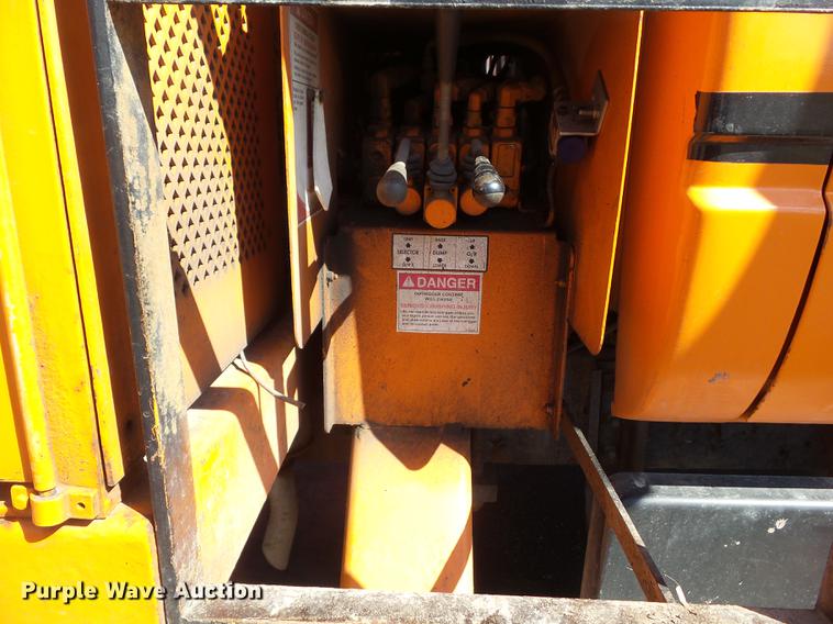 image for item DZ9277 2000 GMC C7500 bucket truck