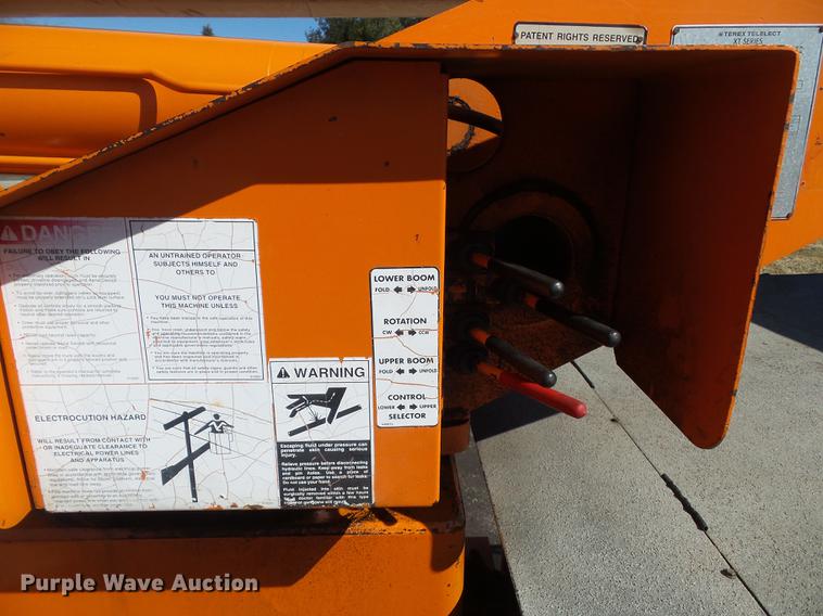 image for item DZ9277 2000 GMC C7500 bucket truck