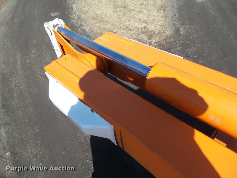 image for item DZ9277 2000 GMC C7500 bucket truck