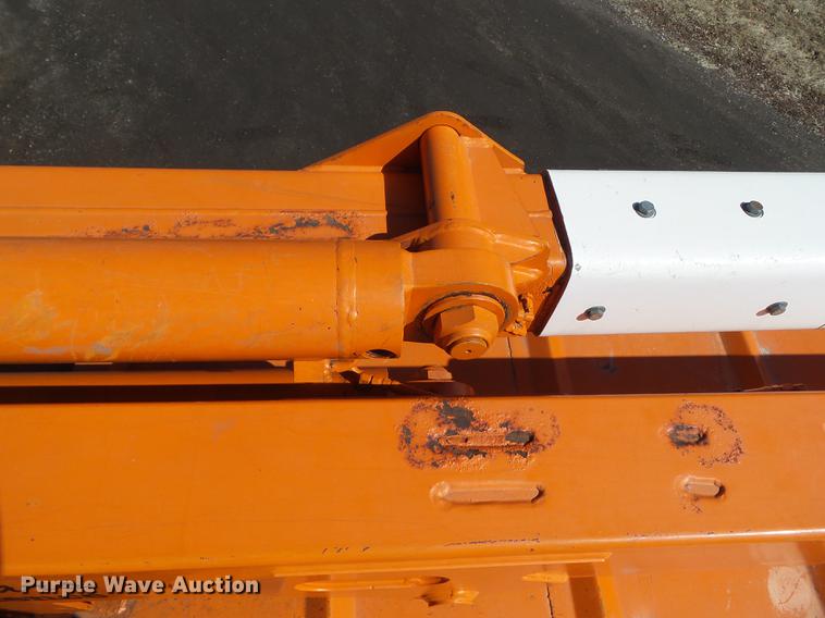 image for item DZ9277 2000 GMC C7500 bucket truck